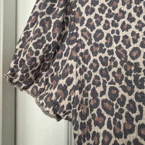 NWT, Urban Outfitters Vera Ruched V-Neck Short Sleeve Top, Tan Leopard, L - Picture 6 of 8